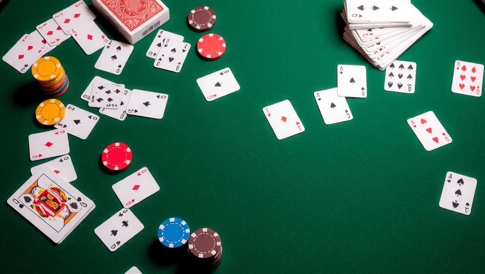 Vad är poker och hur spelar man